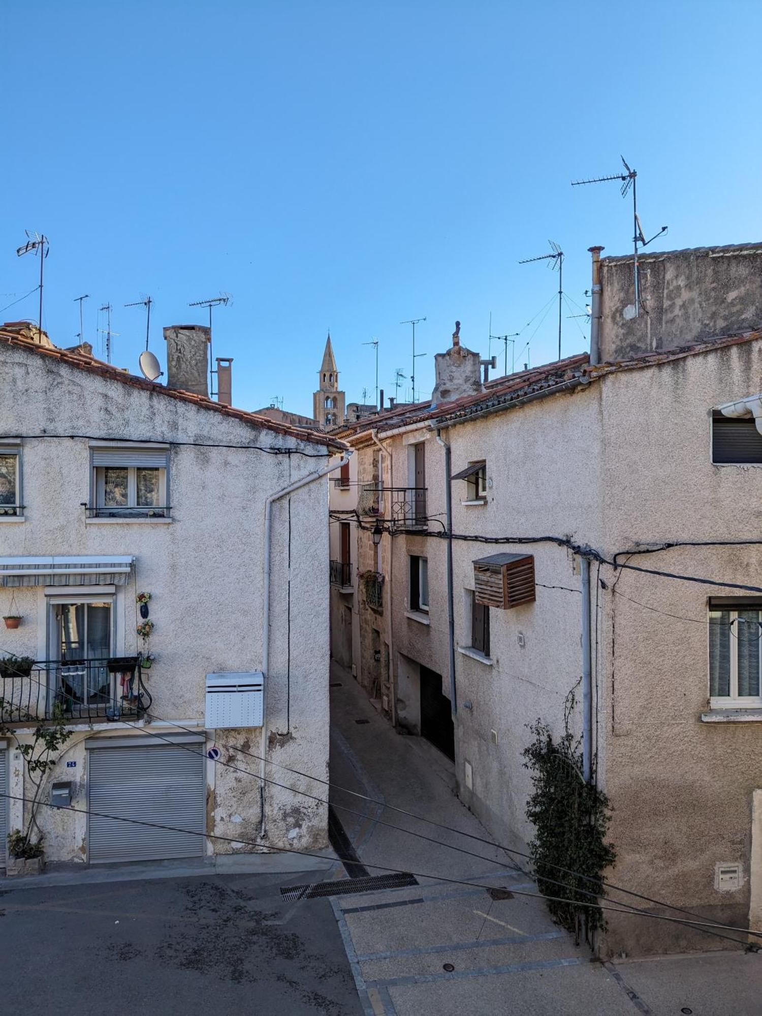 Spacious Town House With Balcony Montagnac  Zewnętrze zdjęcie
