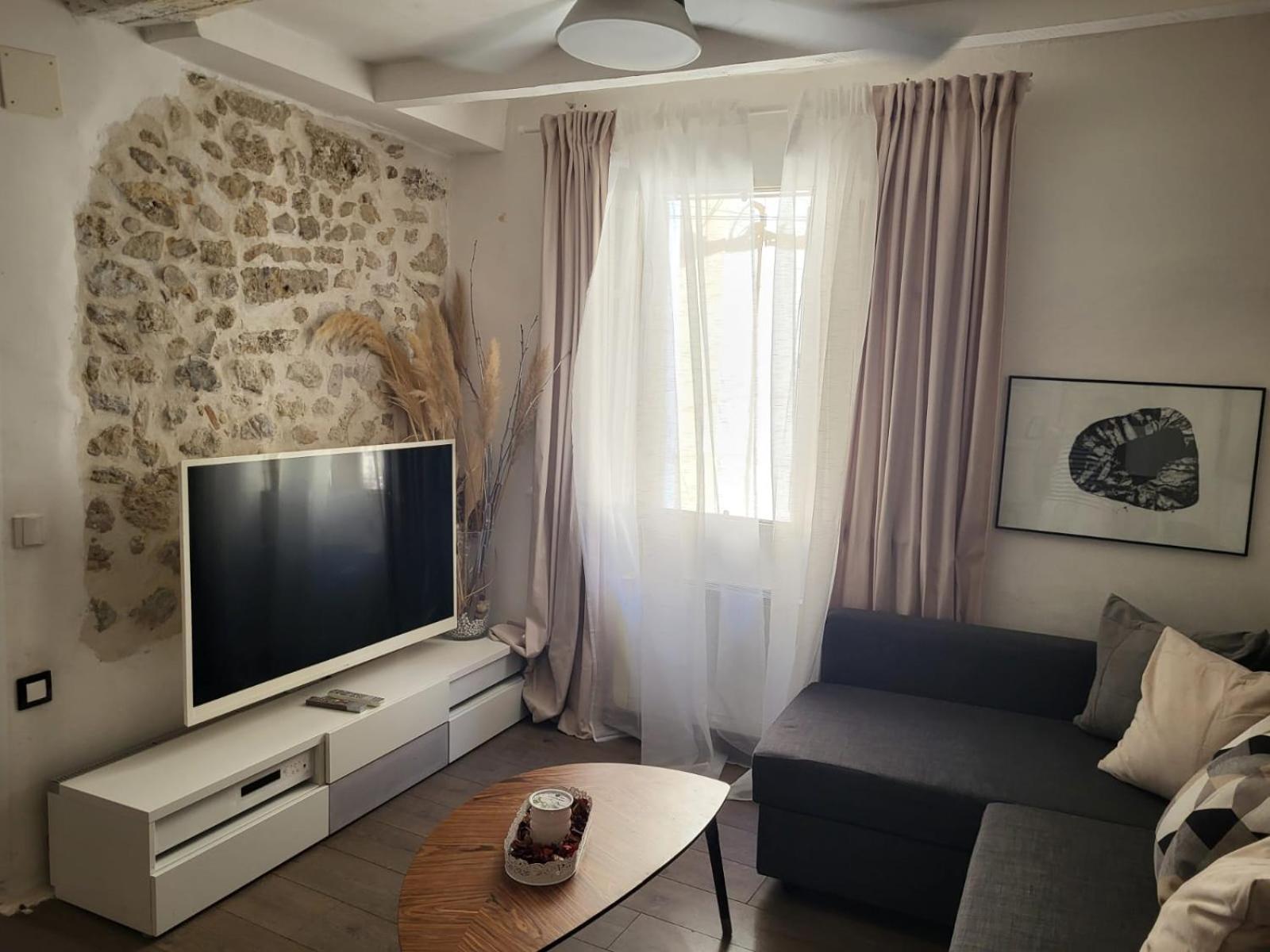 Spacious Town House With Balcony Montagnac  Zewnętrze zdjęcie